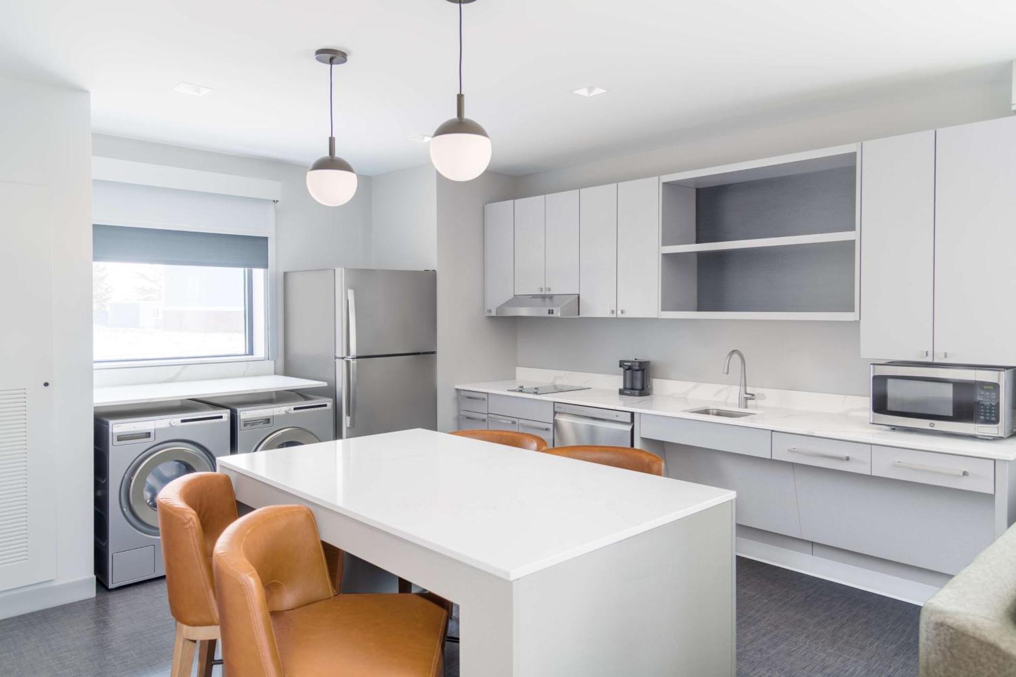 Homewood Suites By Hilton ฮอลแลนด์ ภายนอก รูปภาพ